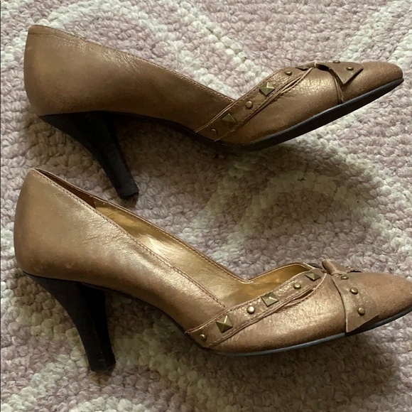 Antonio Melani pumps with fun details. Size 6.5. - Picture 4 of 6